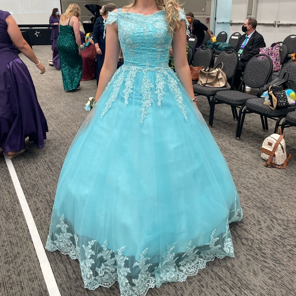 Light blue full skirt formal gown quinceañera/cotillion style dress